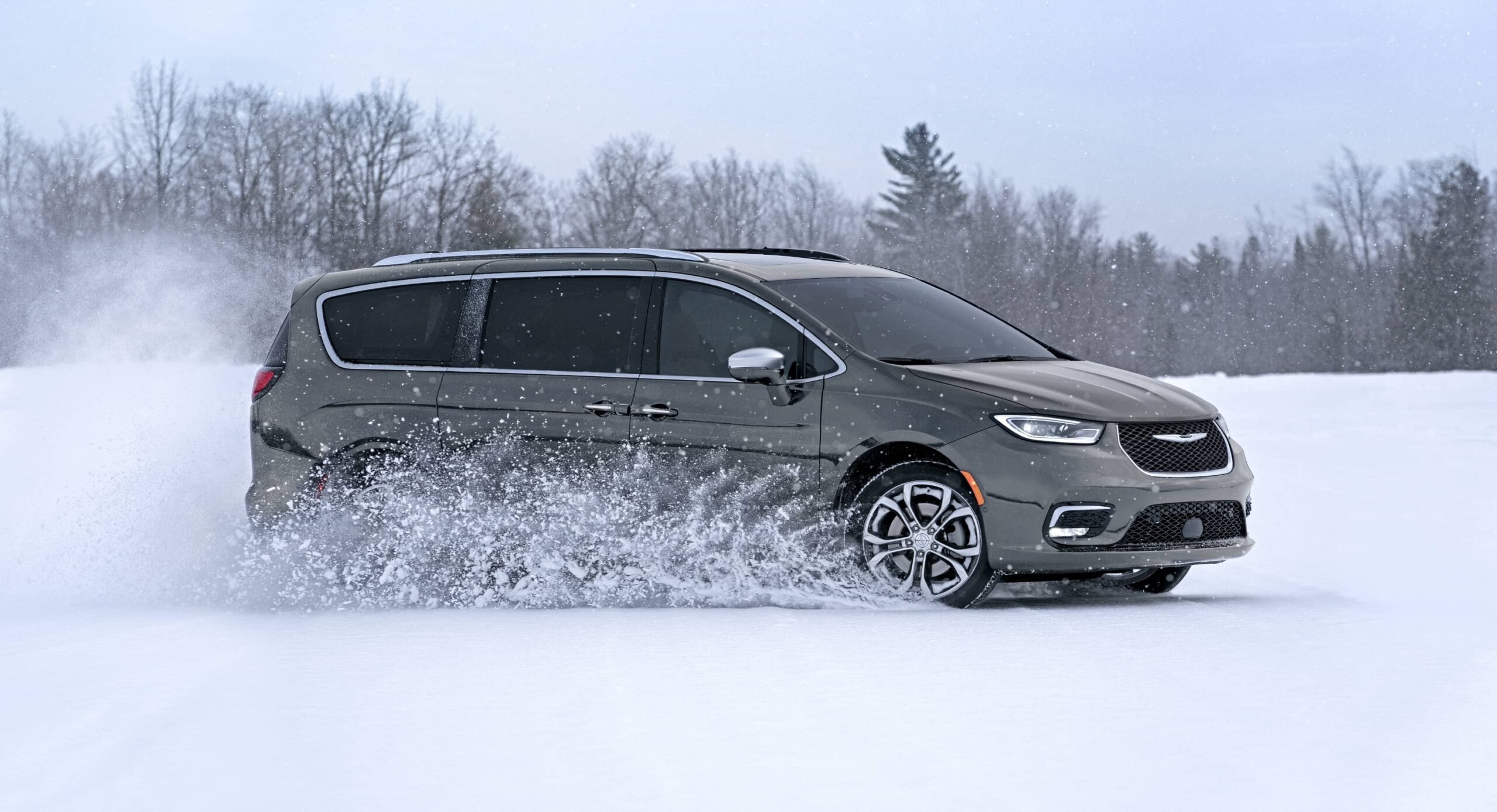 2022 Chrysler Pacifica image 02
