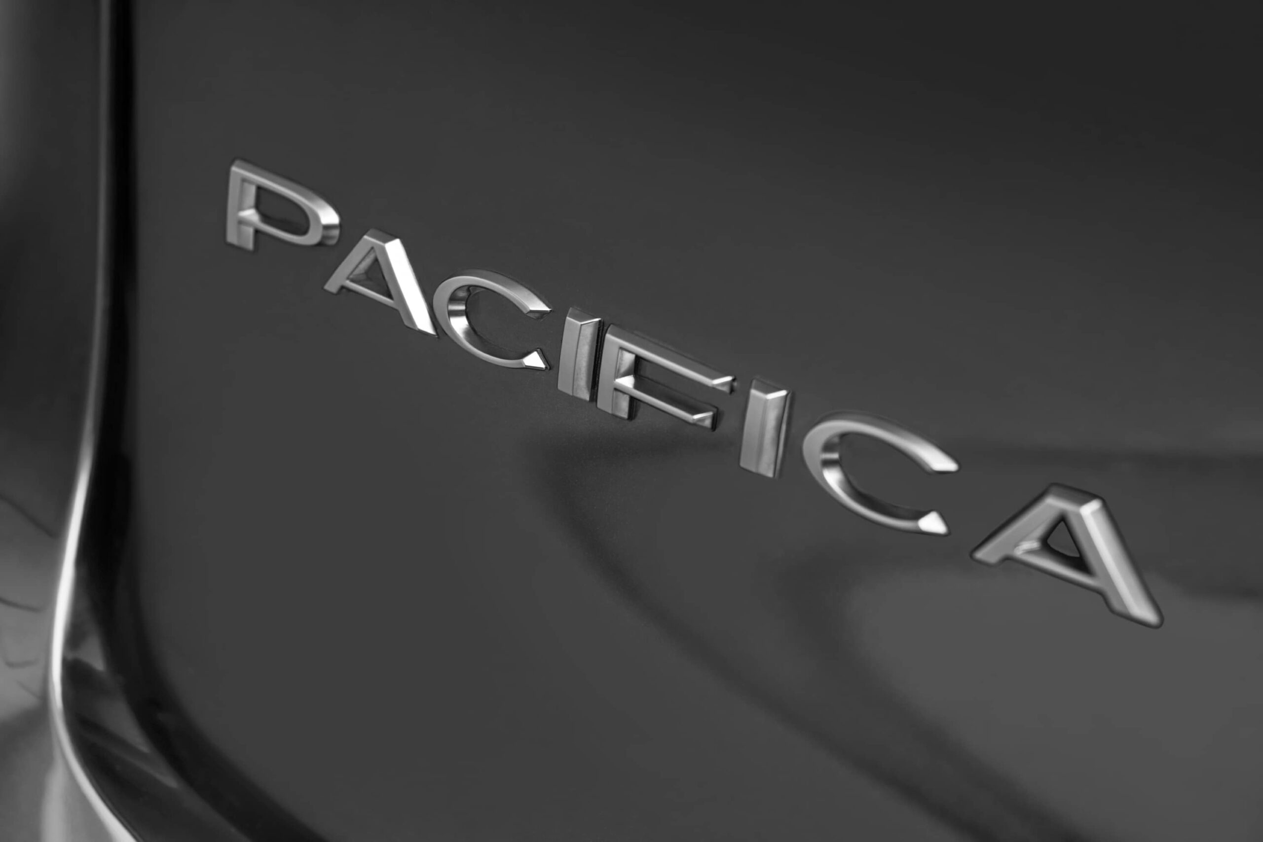 2022 Chrysler Pacifica image 04